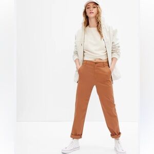 Gap women’s High Rise Girlfriend Khakis / Color: Winter ochre brown Size 8